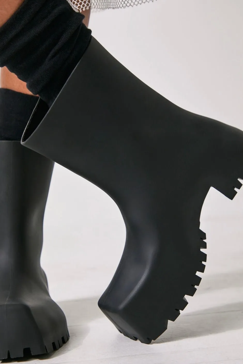 RAIN CHECK RUBBER BOOTS